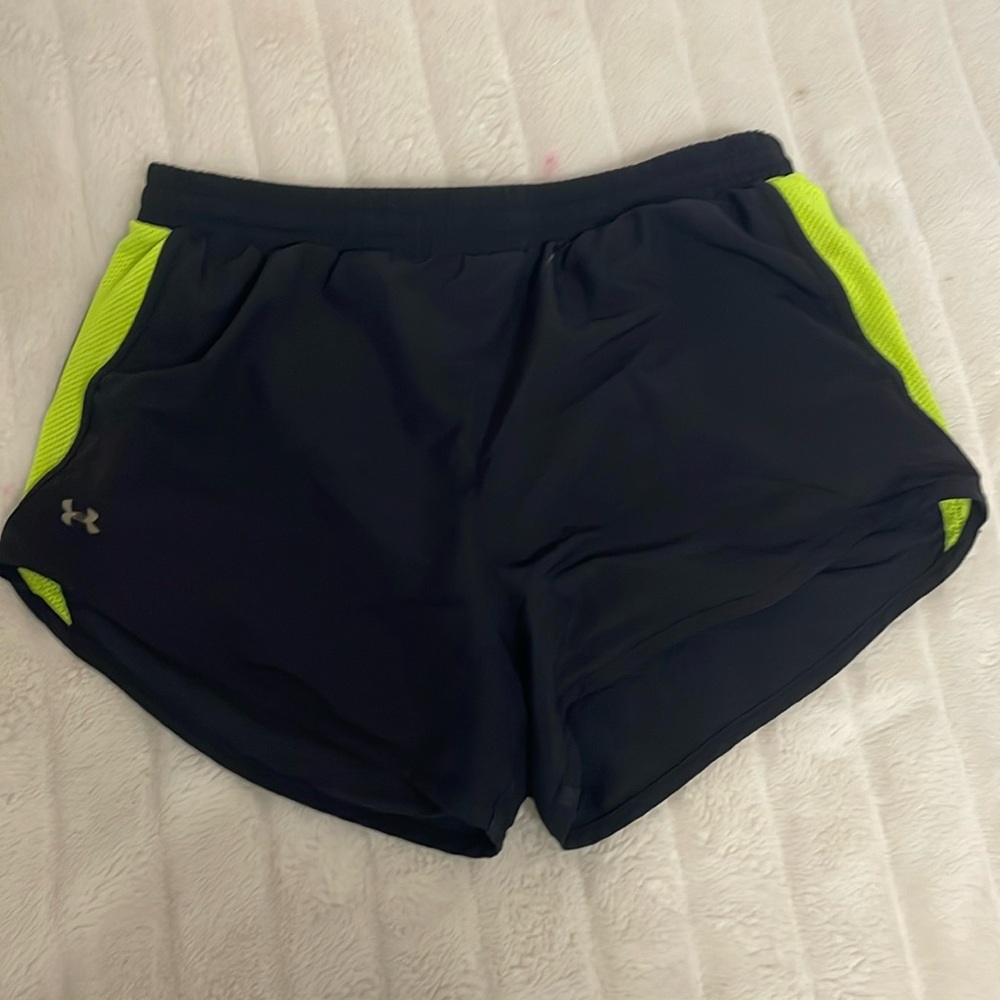 Selling this cause its too big on me